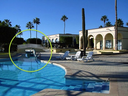 picture of the Loreto motel pool, the little bridge circled